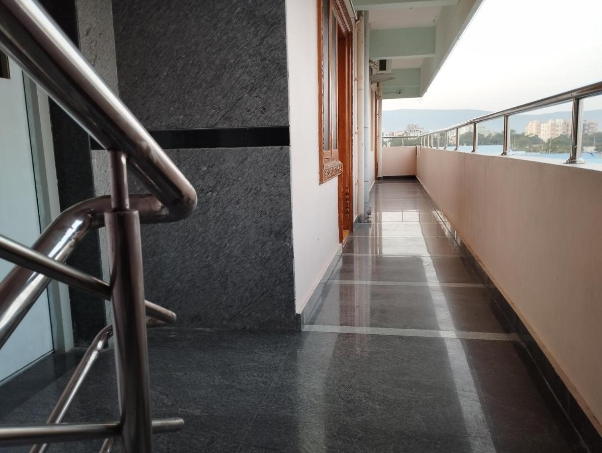 SLS Homestay: Luxury AC Apartments Near Tirumala with Modern Amenities Tirupati Exterior photo