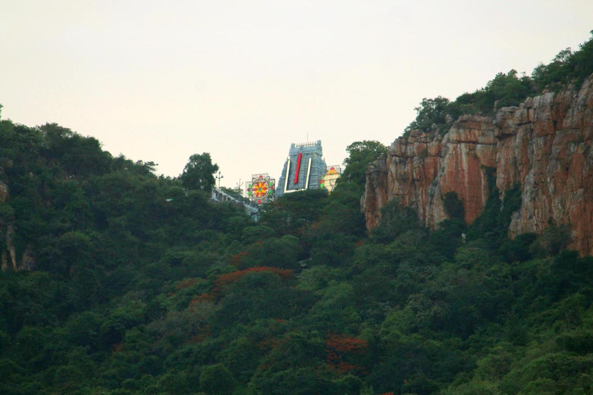 SLS Homestay: Luxury AC Apartments Near Tirumala with Modern Amenities Tirupati Exterior photo